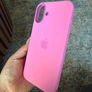 Apple Silicone iPhone 16 Plus Case - Fucshia